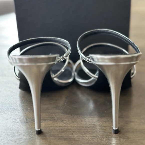 New $795 GIUSEPPE ZANOTTI Silver Padded Strappy Clandestino Heels US 8.5 /38.5EU - Picture 6 of 16